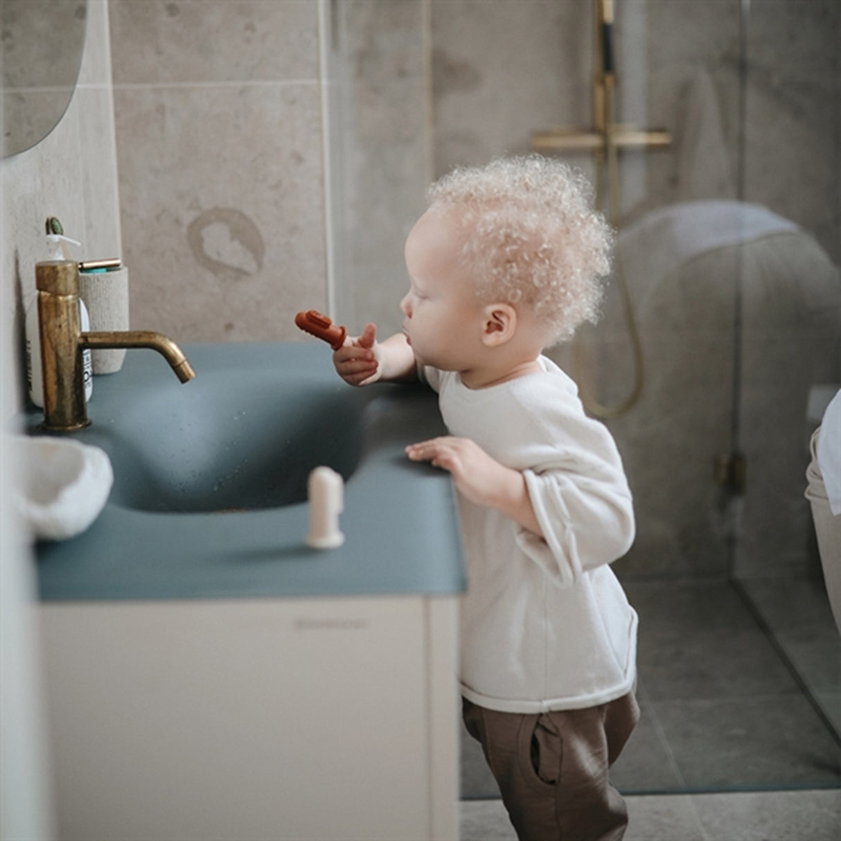 Mushie Finger Tandbørste 2-pak Clay/Shifting Sand