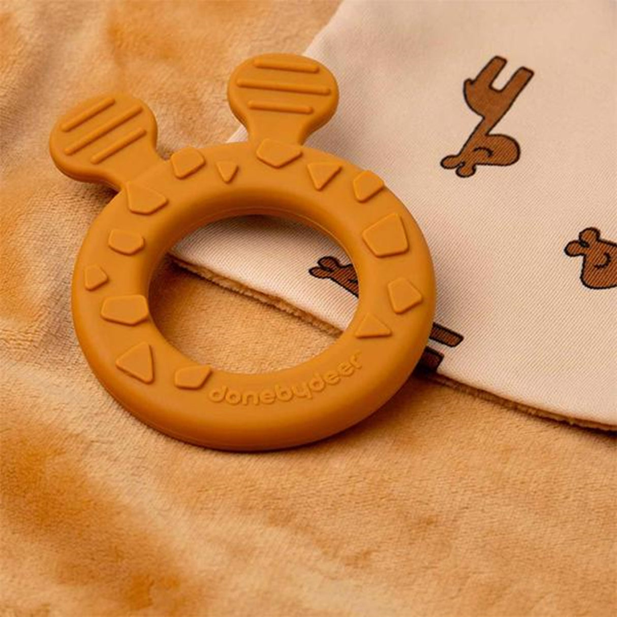Done by Deer Nusseklud Teether Raffi Mustard