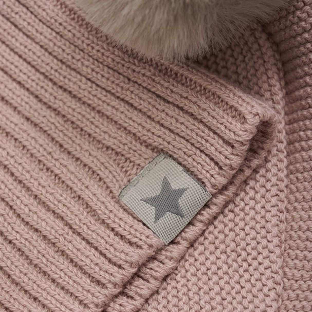 Huttelihut Elefanthue Strik m. Pompoms Mahogany Rose