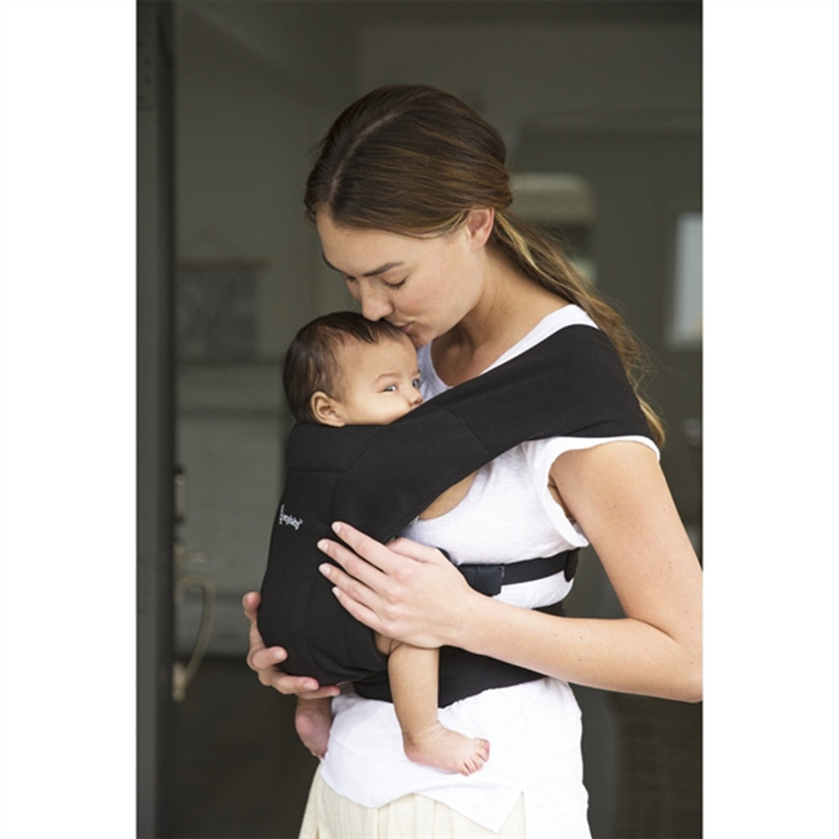 Ergobaby Embrace Pure Black