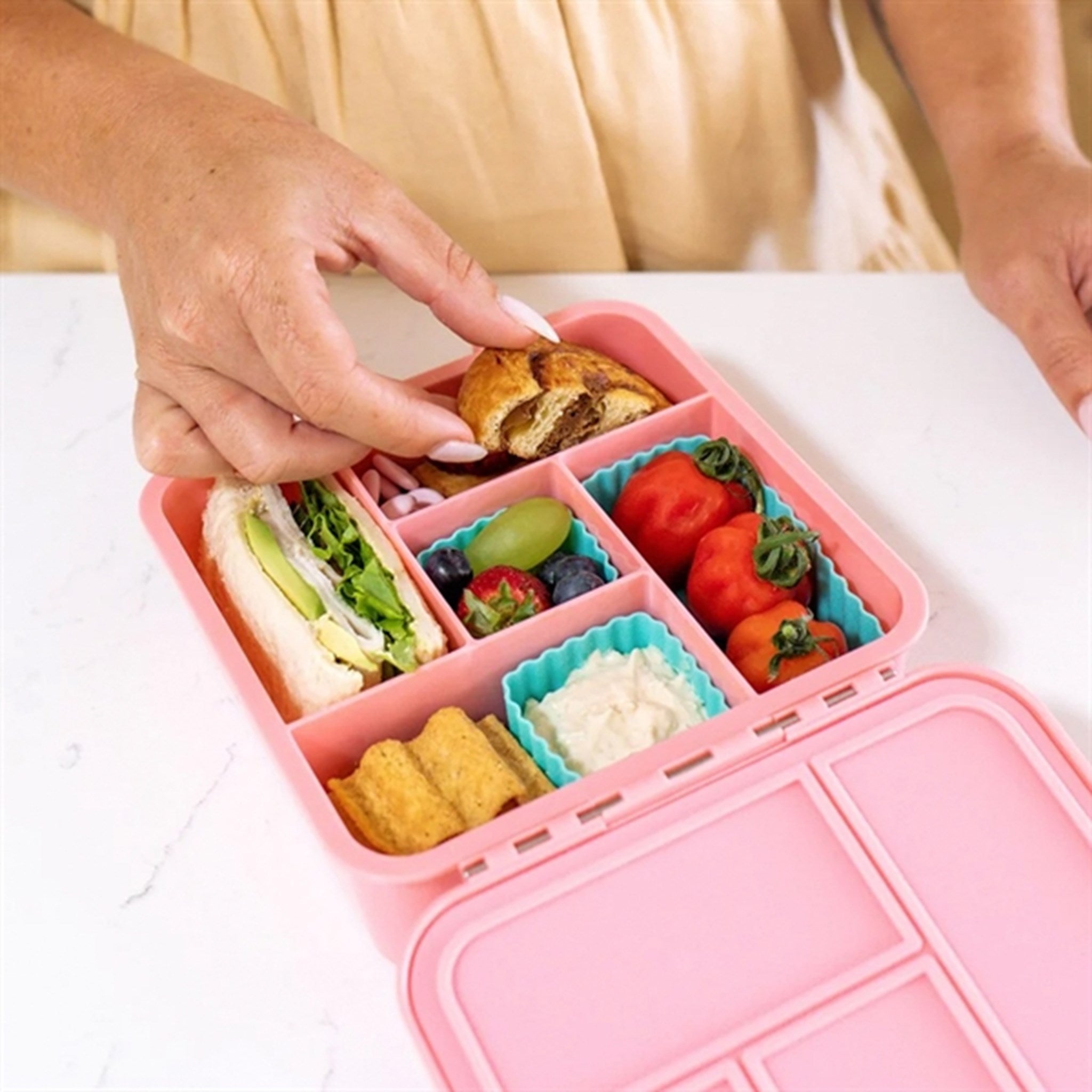 Little Lunch Box Co Bento 5 Madkasse Strawberry 3