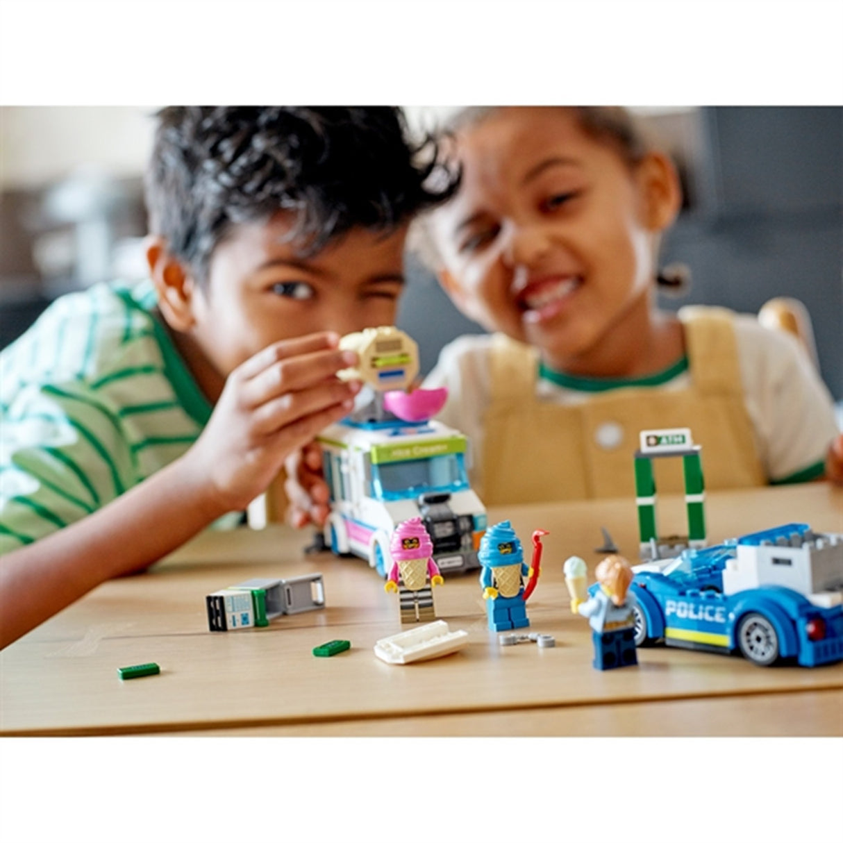 LEGO® City Politijagt med Isbil