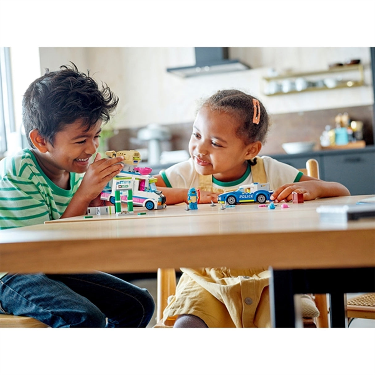 LEGO® City Politijagt med Isbil