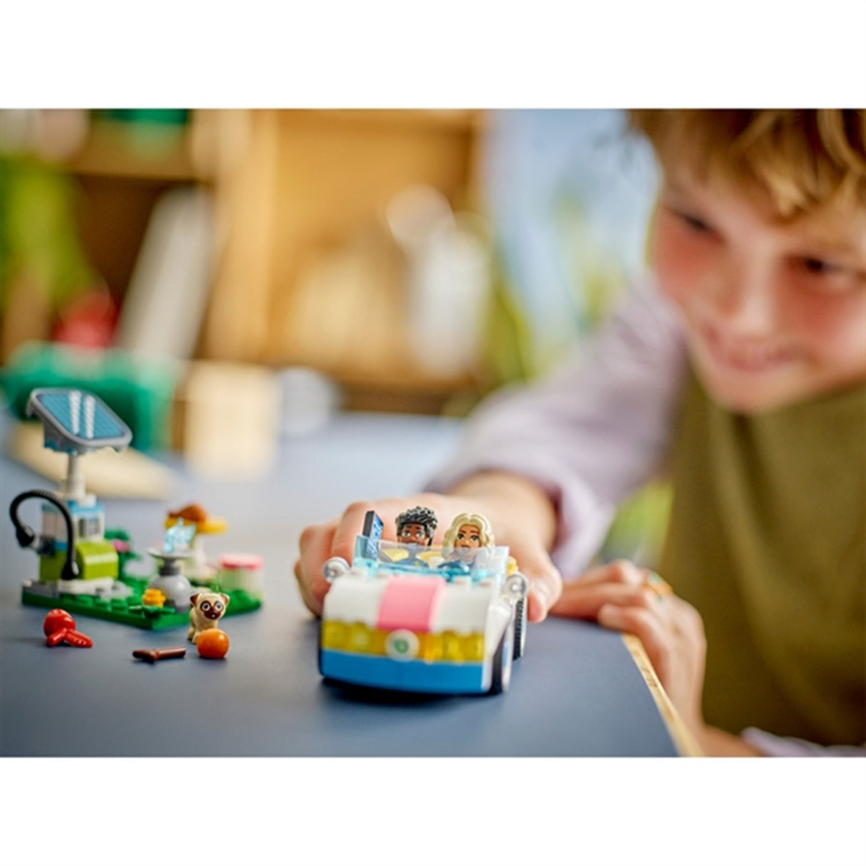 LEGO® Friends Elbil og Ladestander