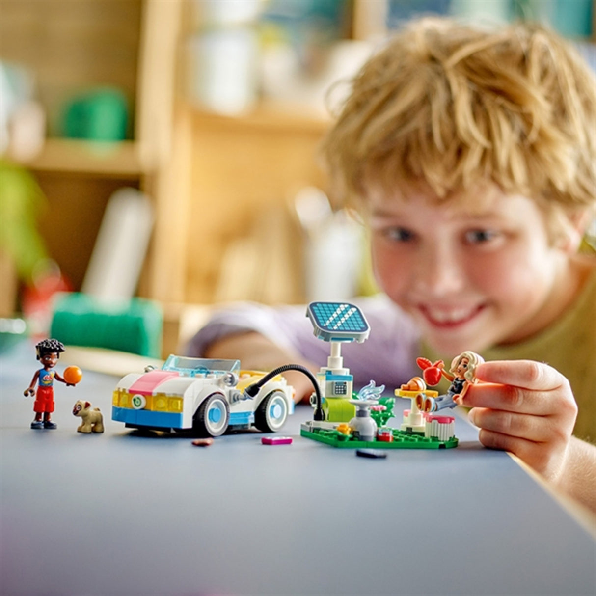 LEGO® Friends Elbil og Ladestander