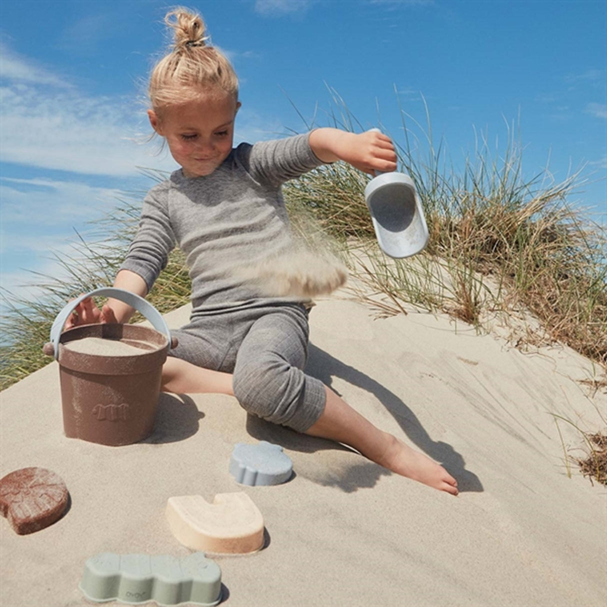 OYOY Leo Strand Sæt Choko