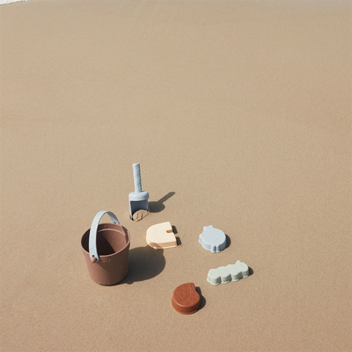 OYOY Leo Strand Sæt Choko