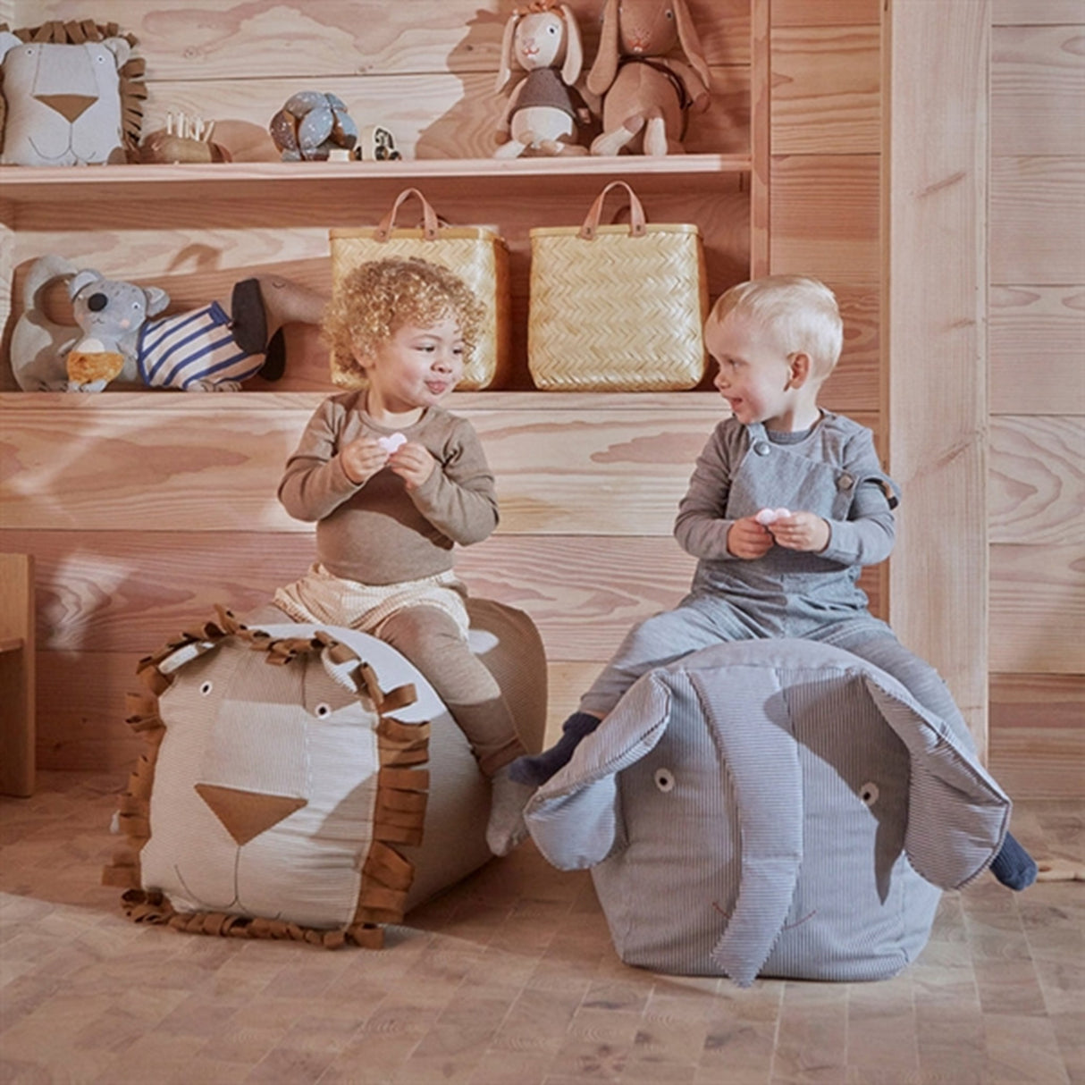 OYOY Lobo Løve Ride On