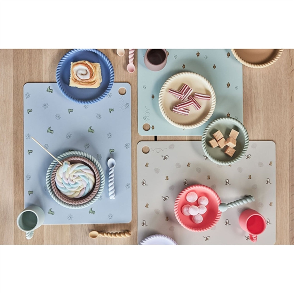 OYOY Dækkeserviet Theo Dino Pale Blue