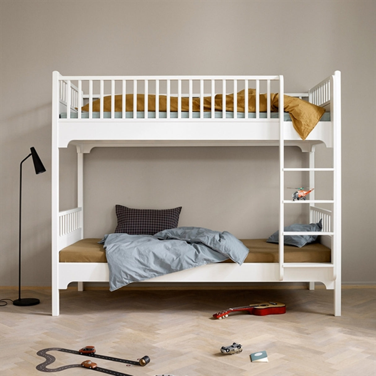 Oliver Furniture Seaside Køjeseng m. Lodret Stige