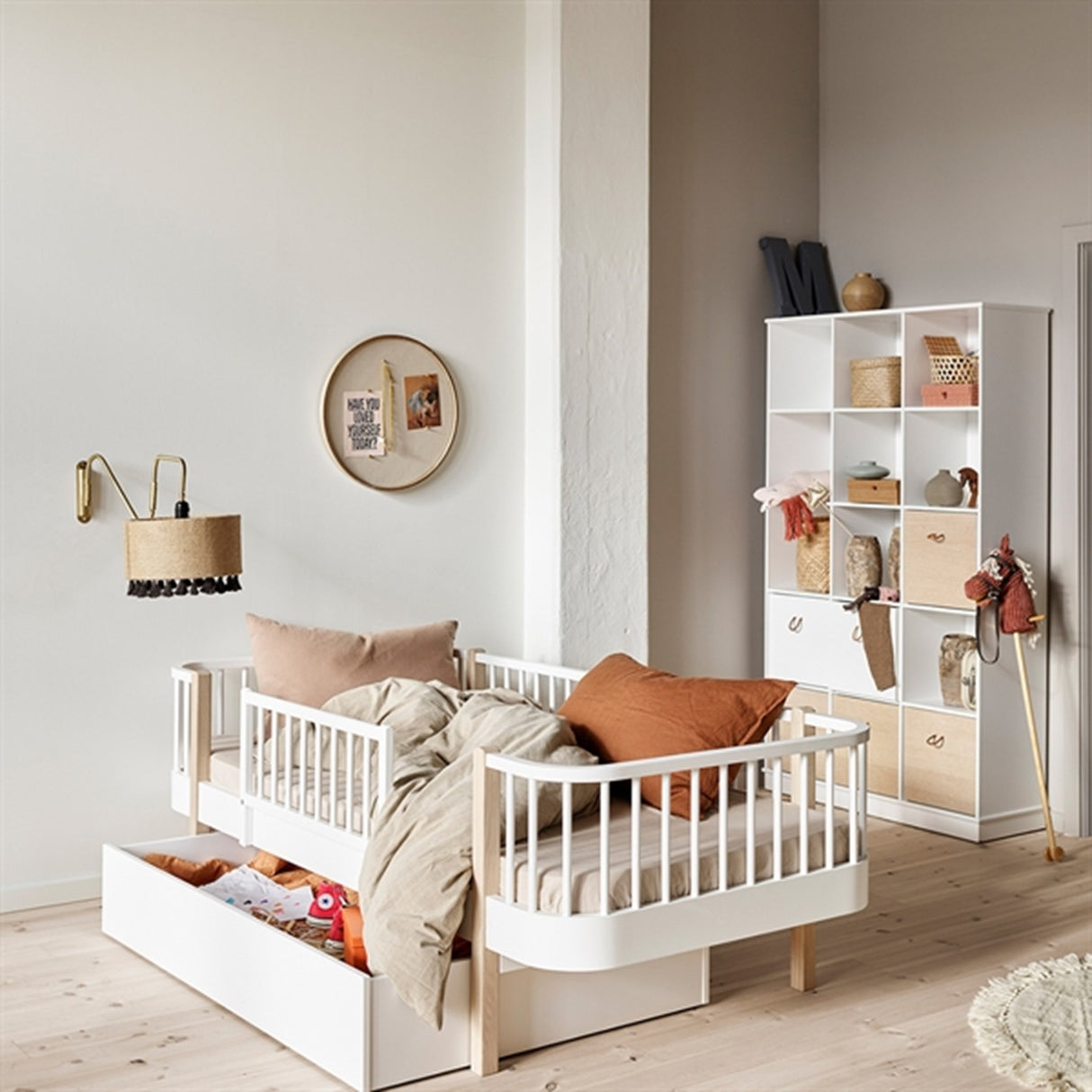 Oliver Furniture Wood Sengehest