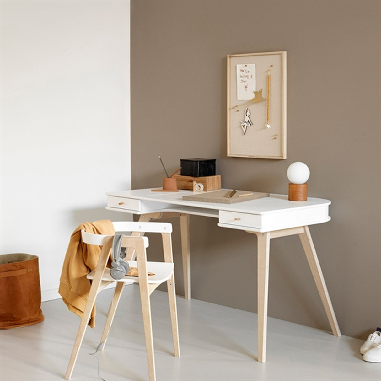 Oliver Furniture Wood Skrivebord m. Armstol 72,6 cm