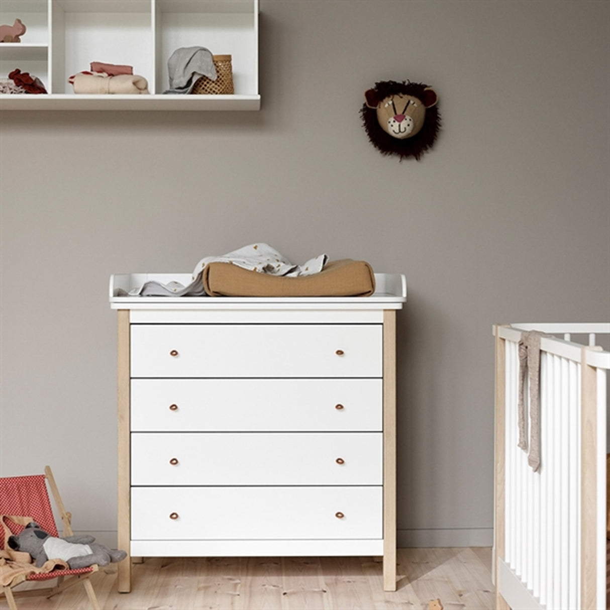 Oliver Furniture Wood Puslekommode m. 4 Skuffer Hvid/Eg