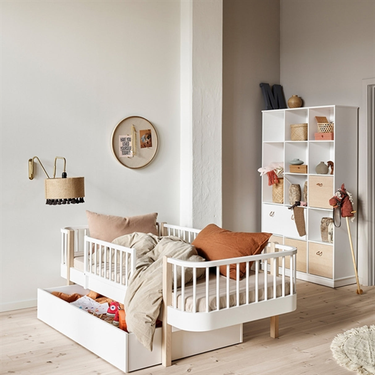 Oliver Furniture Wood Sengeskuffe