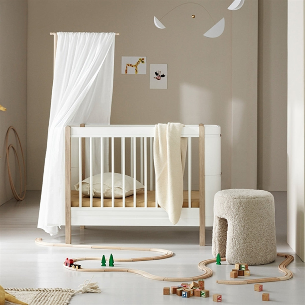 Oliver Furniture Wood Mini+ Tremmeseng inkl. Junior Kit Hvid/Eg