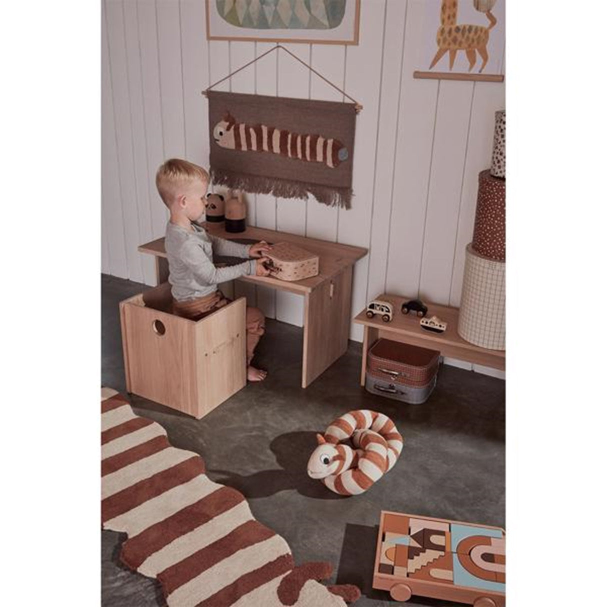 OYOY Vægophæng Leo Larva