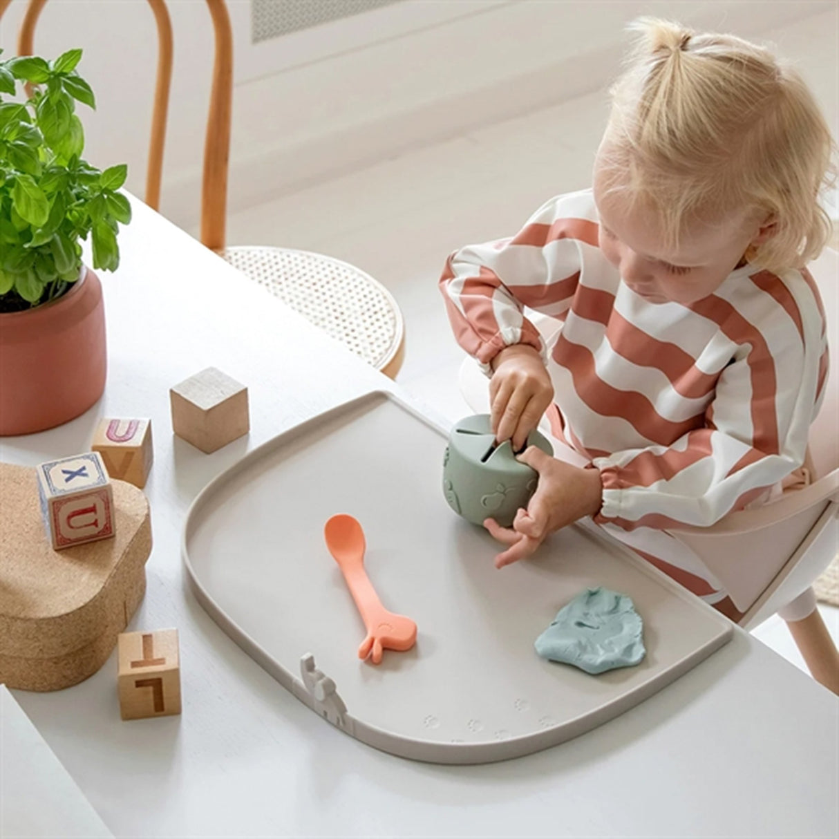 Done by Deer Silikone Dækkeserviet Elphee Sand