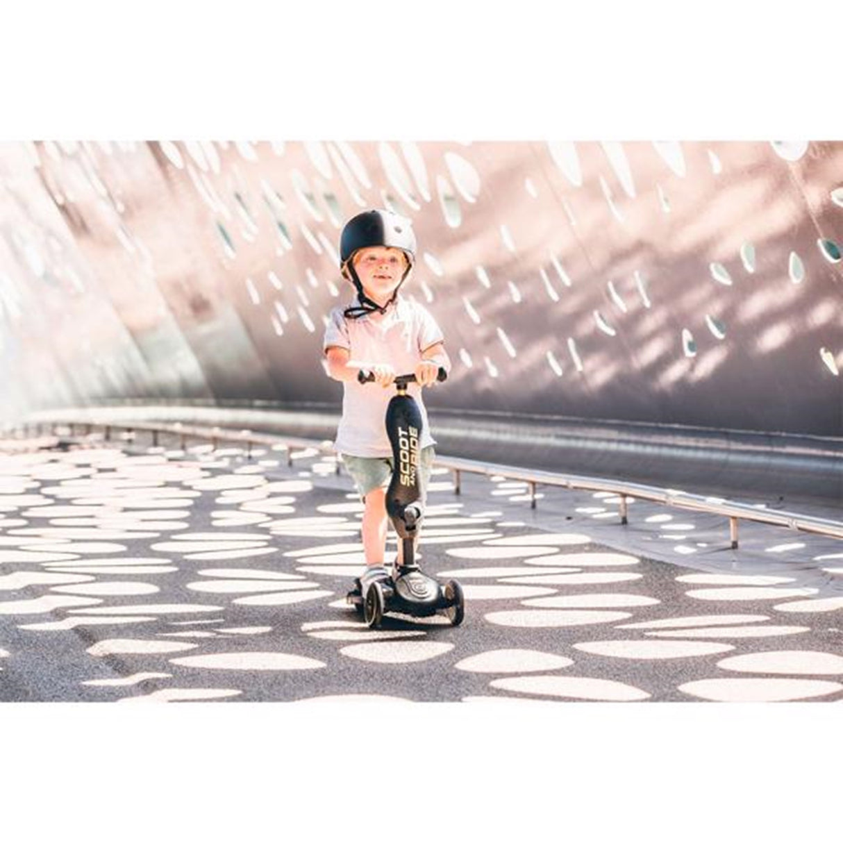 Scoot and Ride Highway Cykelhjelm Black/Gold