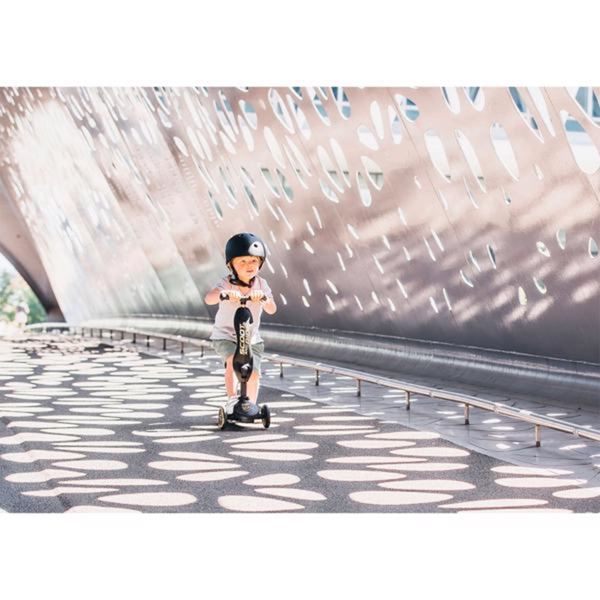 Scoot and Ride Highway Cykelhjelm Black/Gold