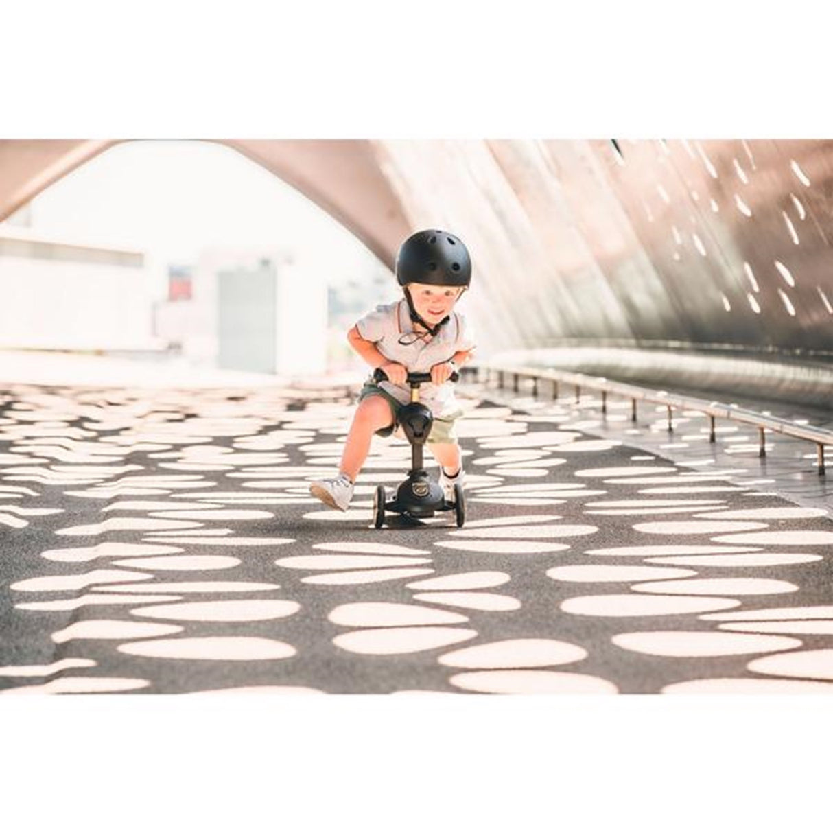 Scoot and Ride Highway Cykelhjelm Black/Gold