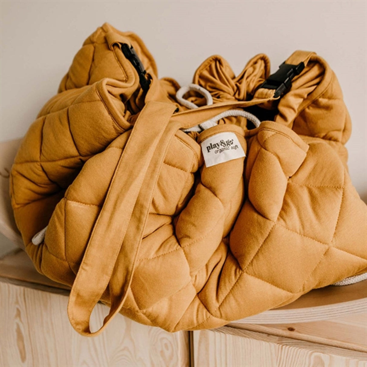 Play&Go 2-i-1 Legetæppe Soft Organic Mustard Chai Tea