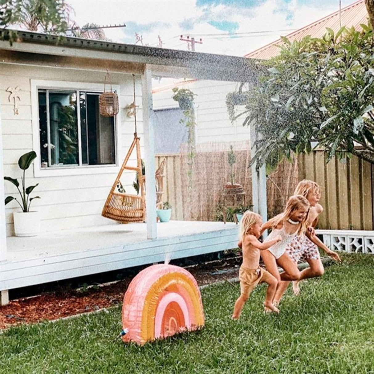 SunnyLife Oppustelig Sprinkler Rainbow