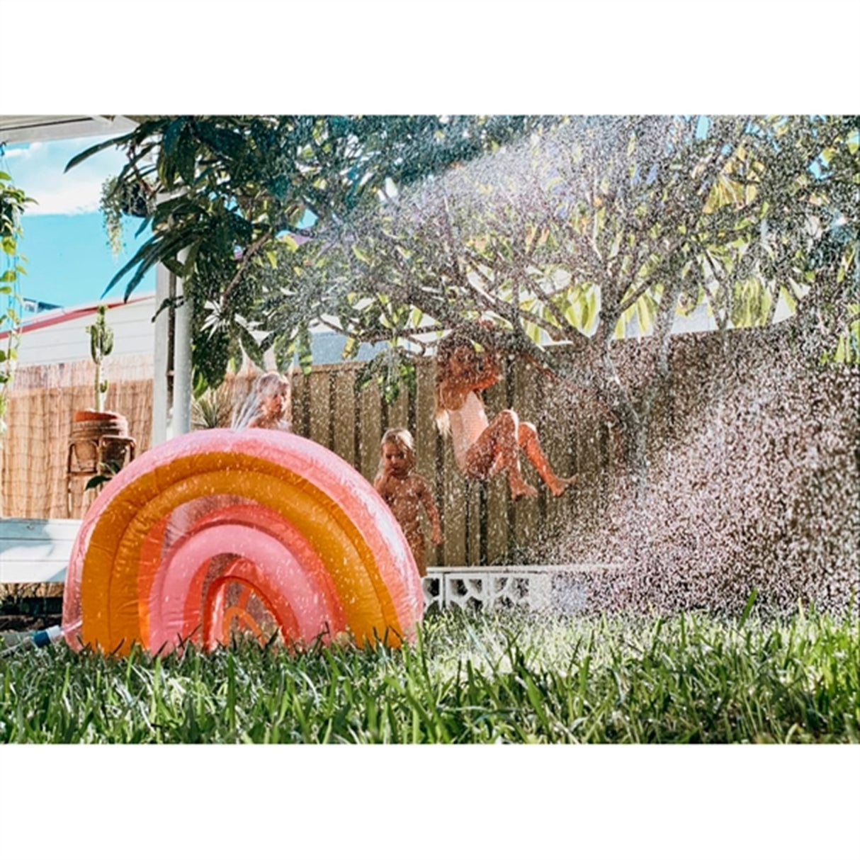 SunnyLife Oppustelig Sprinkler Rainbow
