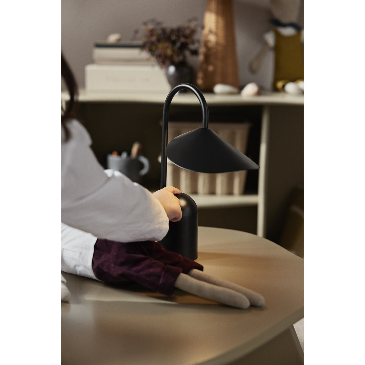 Ferm Living Black Arum Portable Lampe