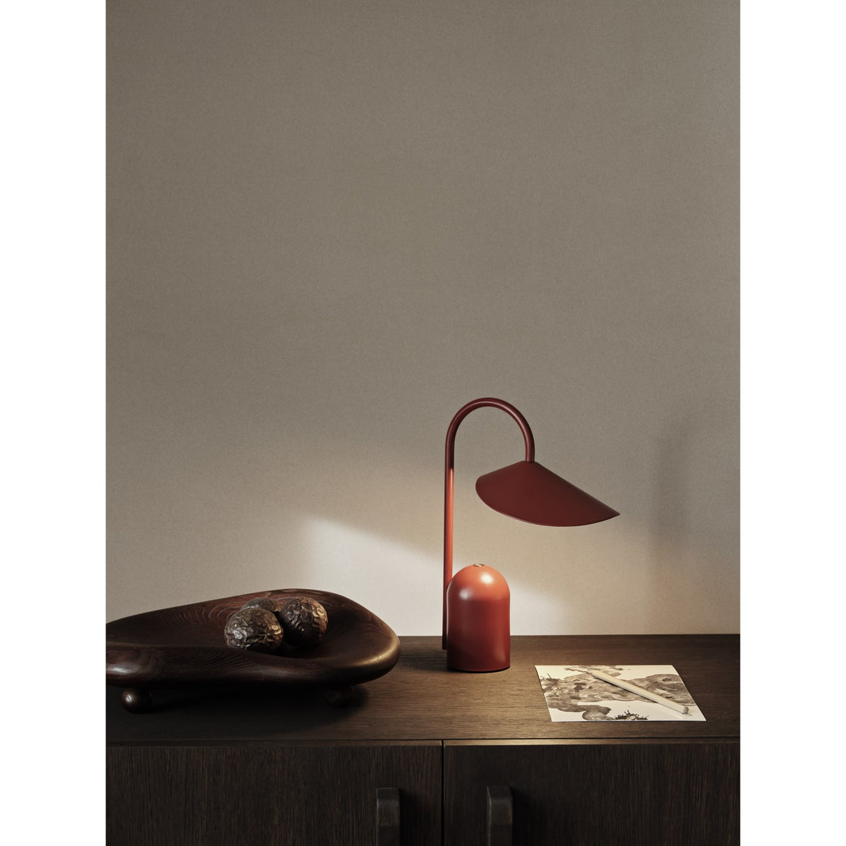 Ferm Living Oxide Red Arum Portable Lampe