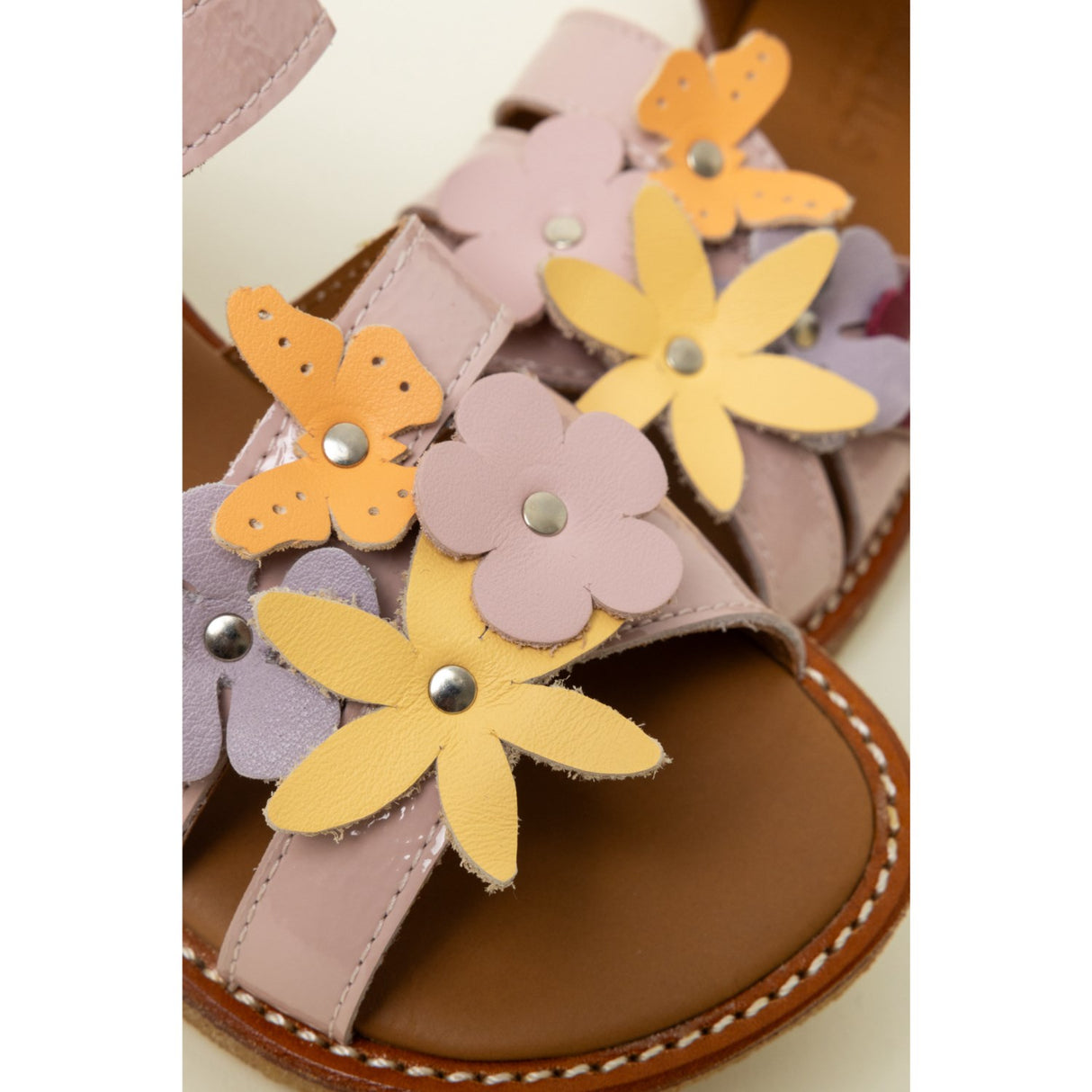 Angulus Rosebud Sandal Med Multifarvede Blomsterapplikationer