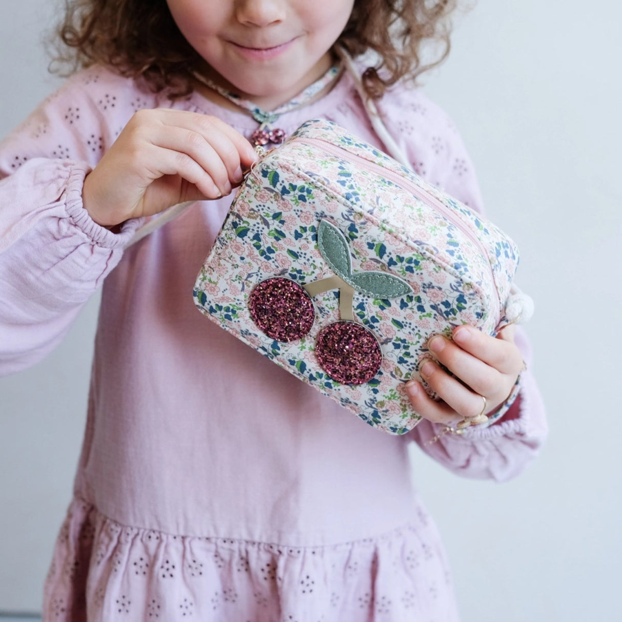 Mimi & Lula Skuldertaske - Floral Cherries Florence