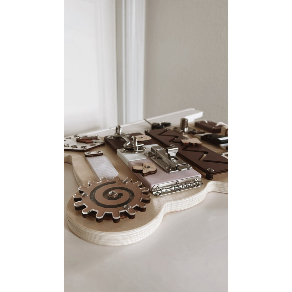 HEMMINGSEN Kids Brown Aktivitetstavle Bjørn Bærbar