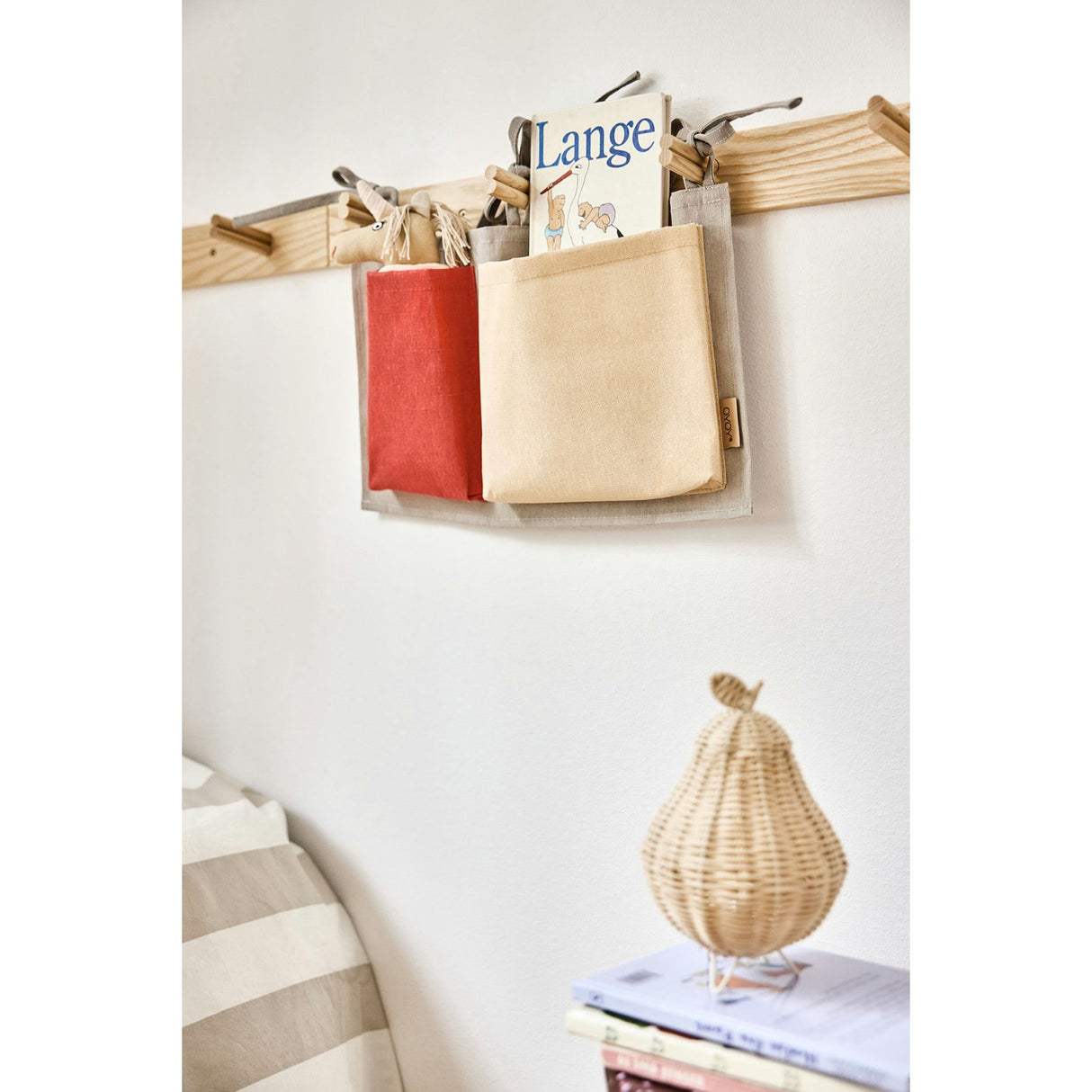 OYOY Red Saga Seng Opbevaring