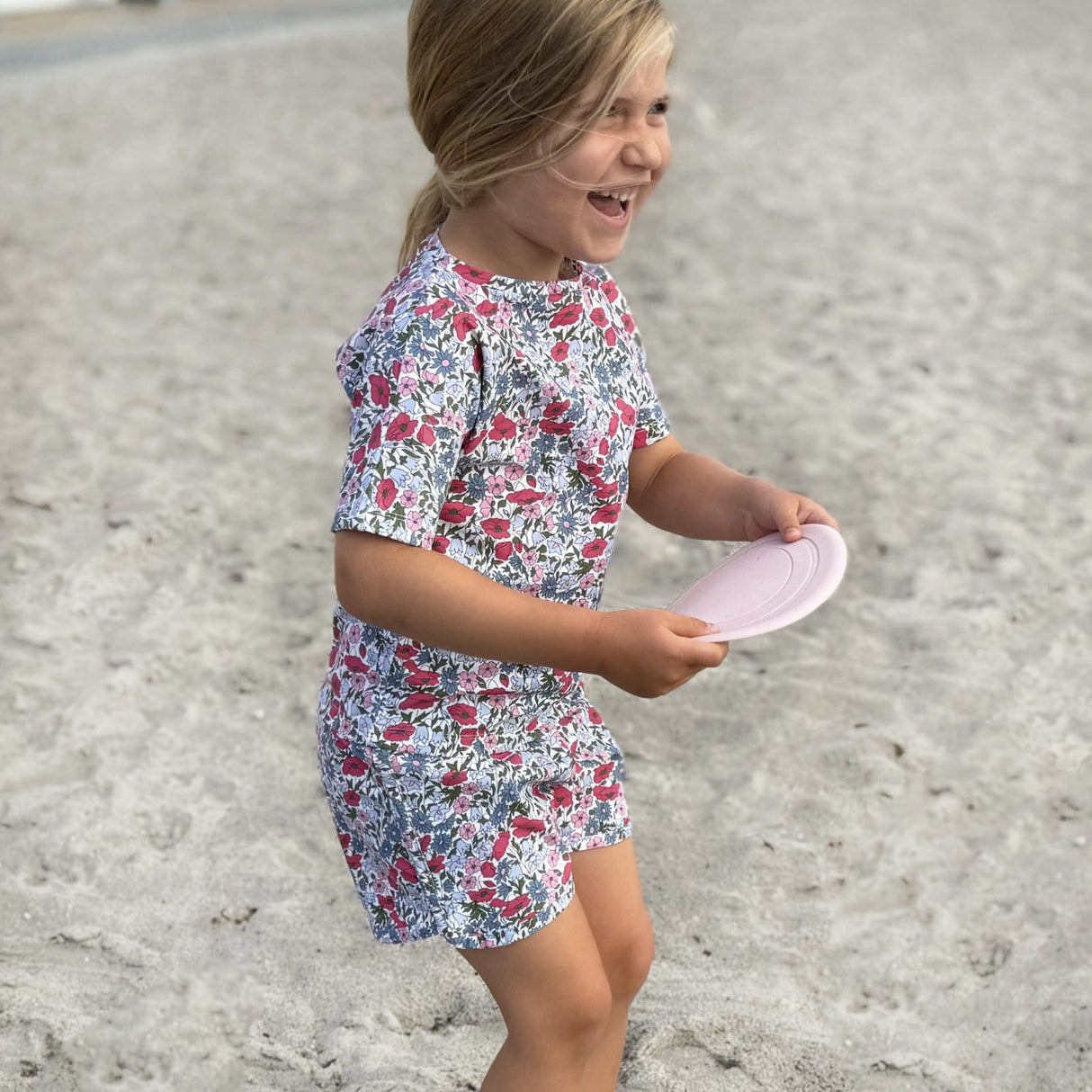 Petit Crabe Poppy & Daisy P Luna Boatneck Uv-T-Shirt - Lavet af Liberty© Stof