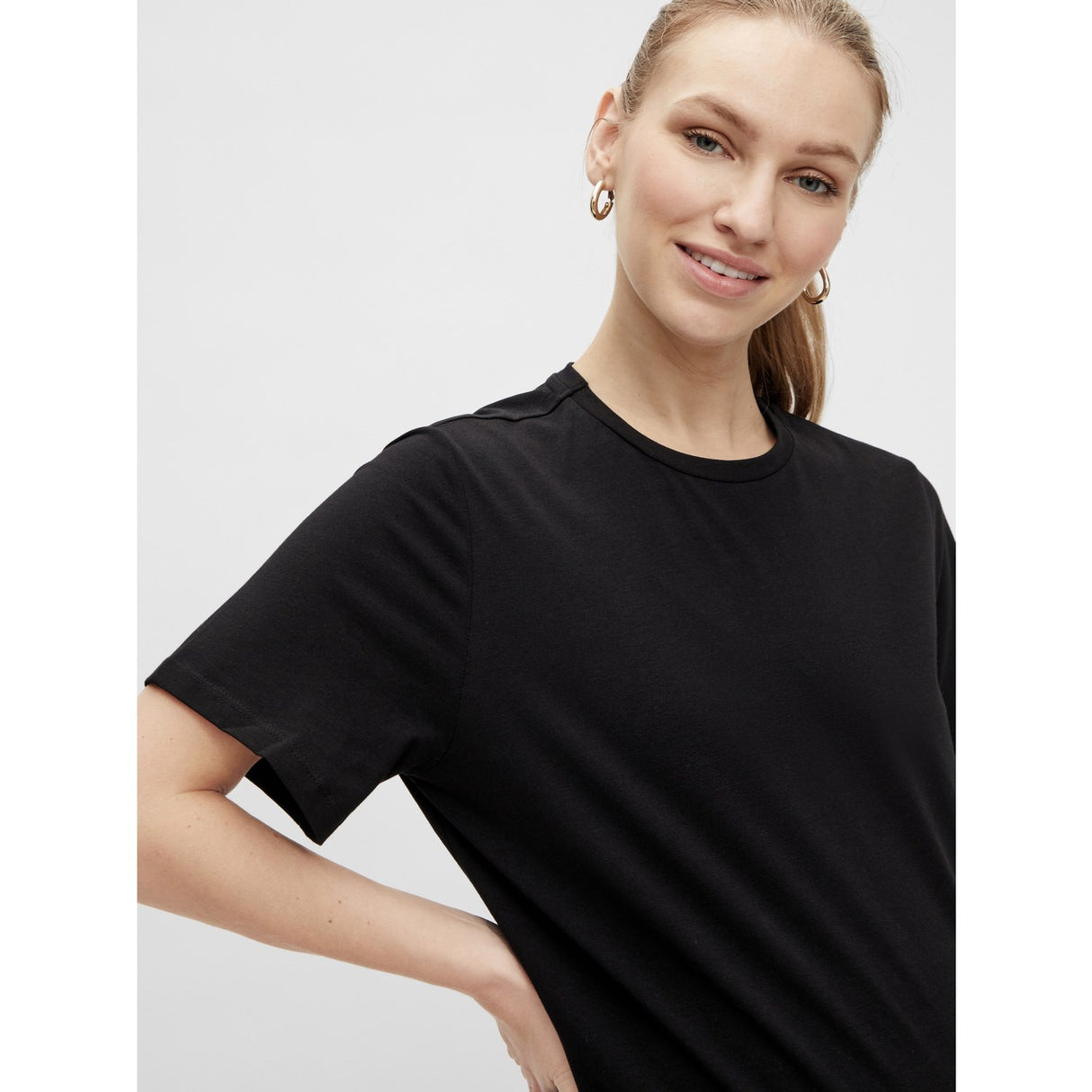 Mama;licious Black Mlsally Solid T-Shirt & Shorts Sæt Noos