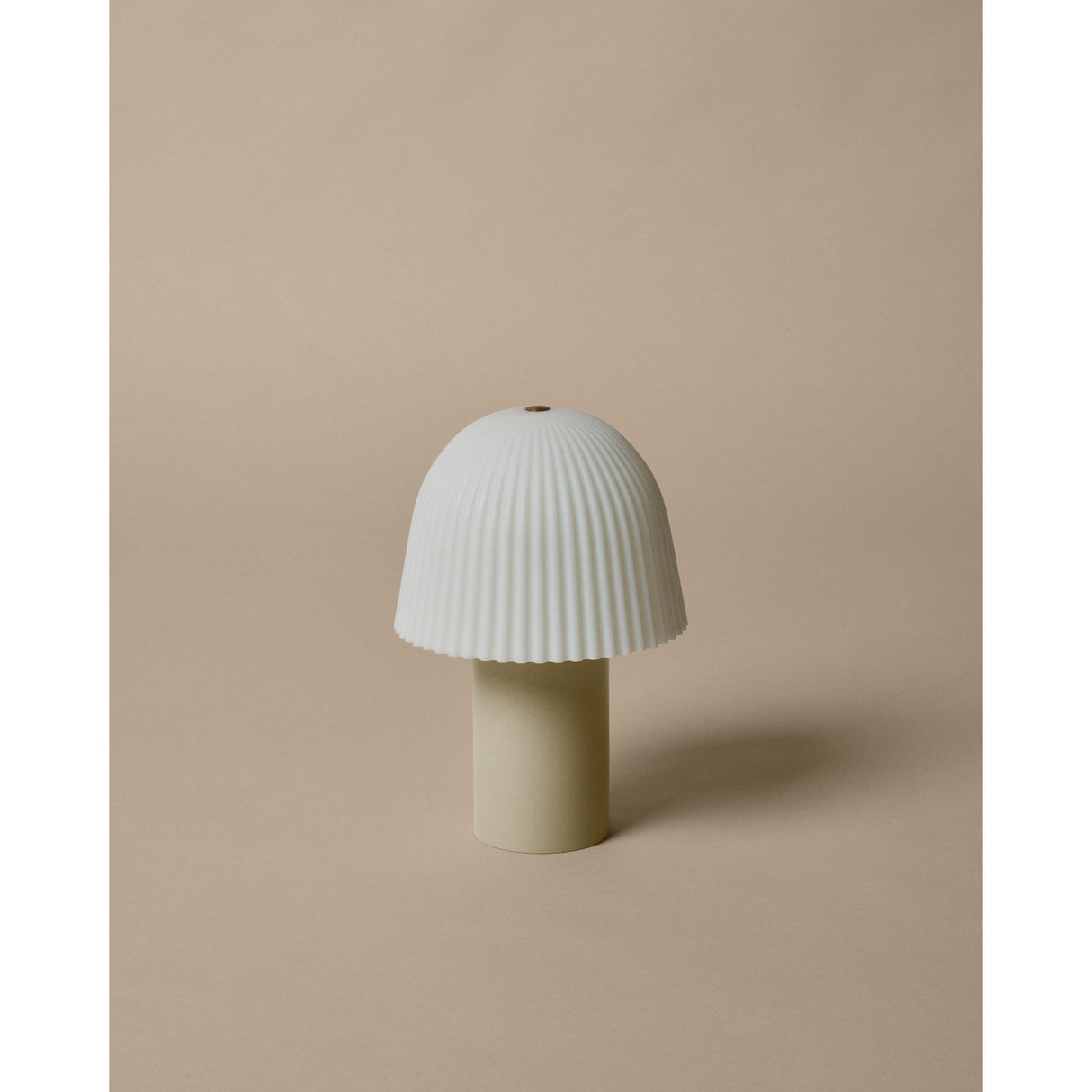 Ferm Living Cashmere/White Flæse Bærbar Lampe