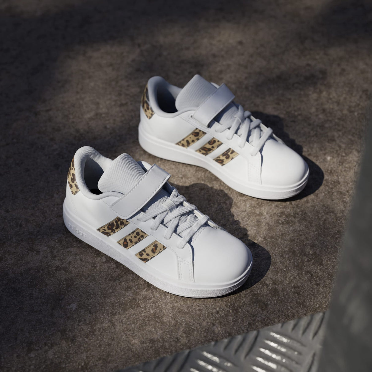 adidas Originals Ftwr White/Magic Beige/Matte Gold Grand Court 2.0 El C Sneakers
