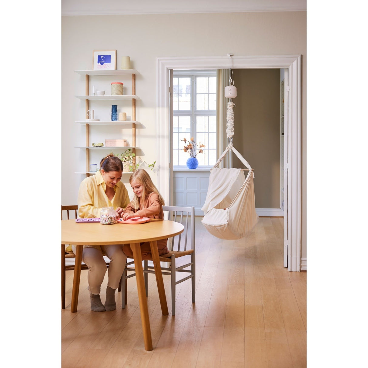 MEMBANTU Beige Vuggemotor Leelo02