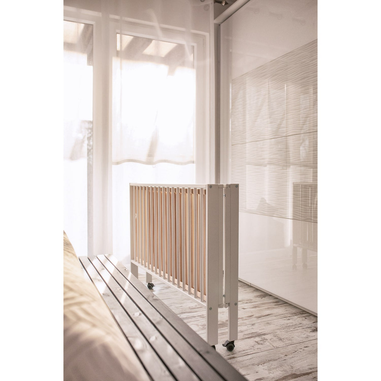 tiSsi® White Laquer Jori Sammenklappelig Seng Massiv Bøg