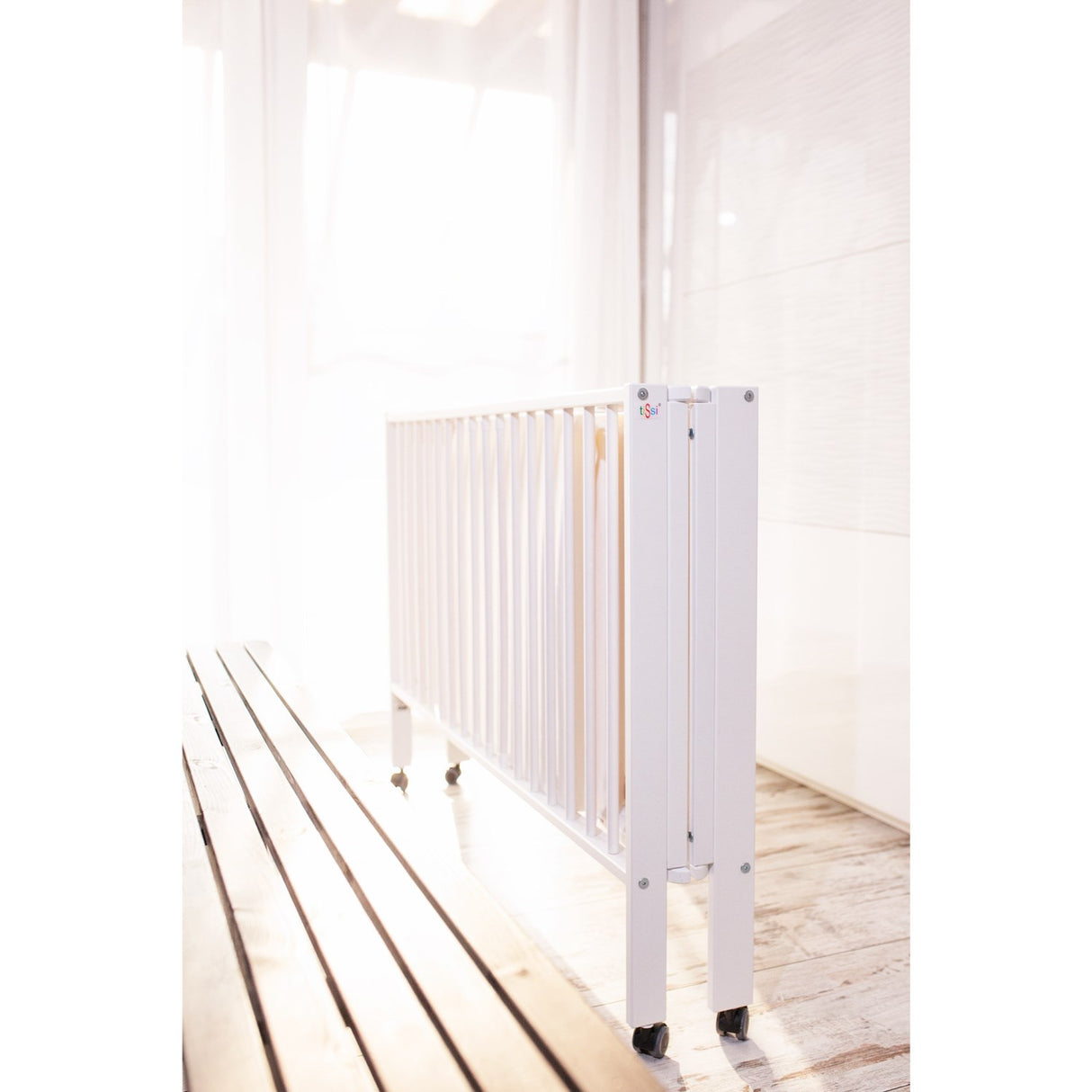 tiSsi® White Laquer Jori Sammenklappelig Seng Massiv Bøg