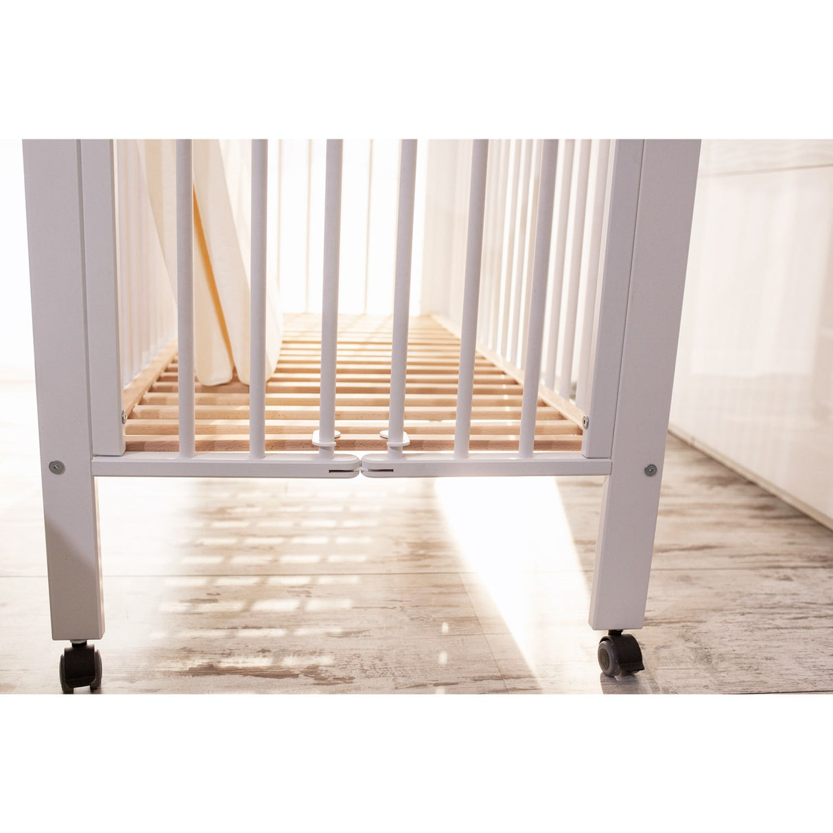 tiSsi® White Laquer Jori Sammenklappelig Seng Massiv Bøg