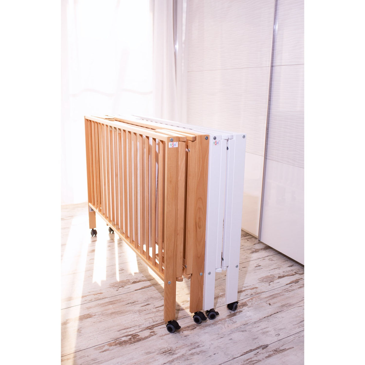 tiSsi® White Laquer Jori Sammenklappelig Seng Massiv Bøg