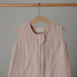 Mushie Blush Muslin Kørepose