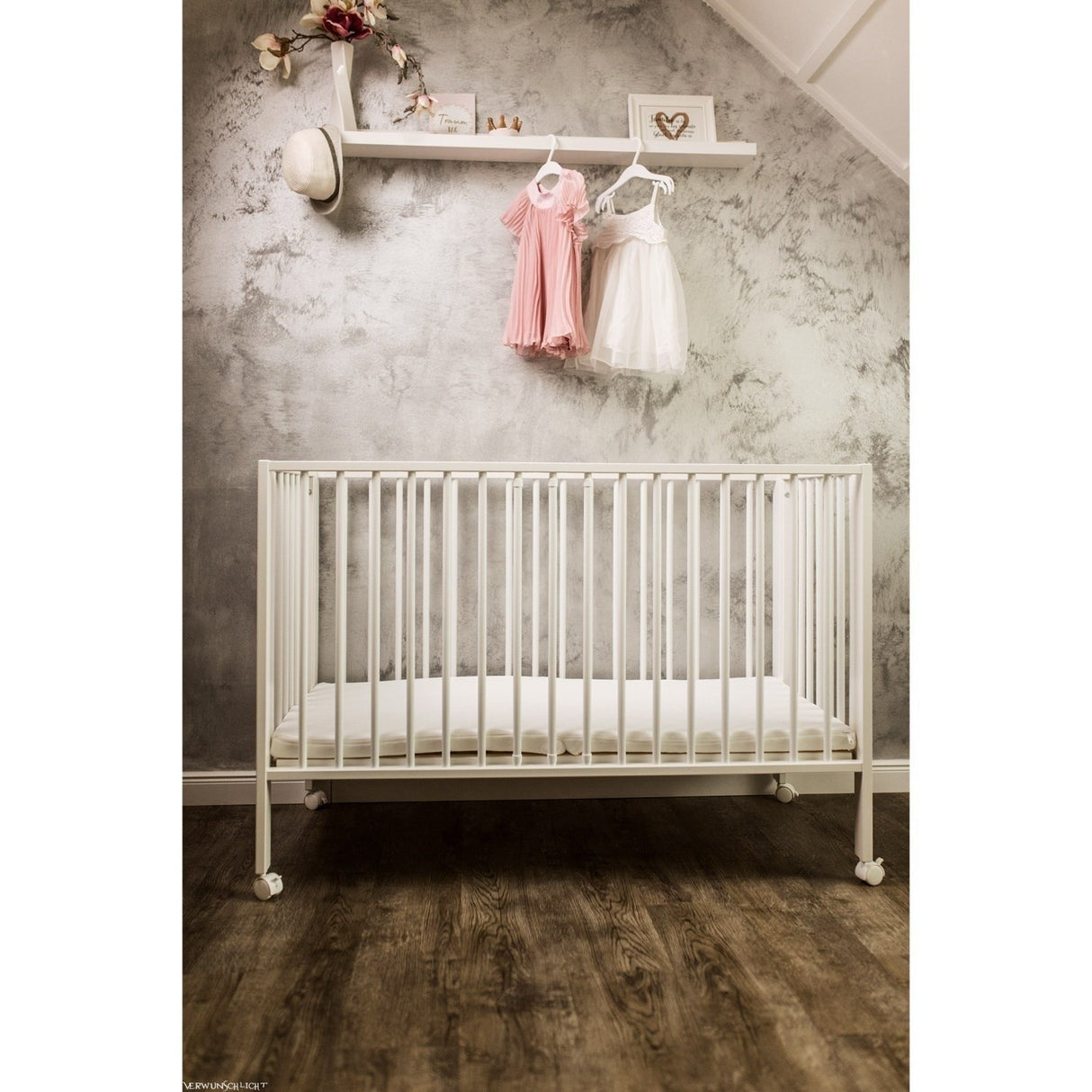 tiSsi® White Laquer Jori Sammenklappelig Børneseng Massiv Bøg