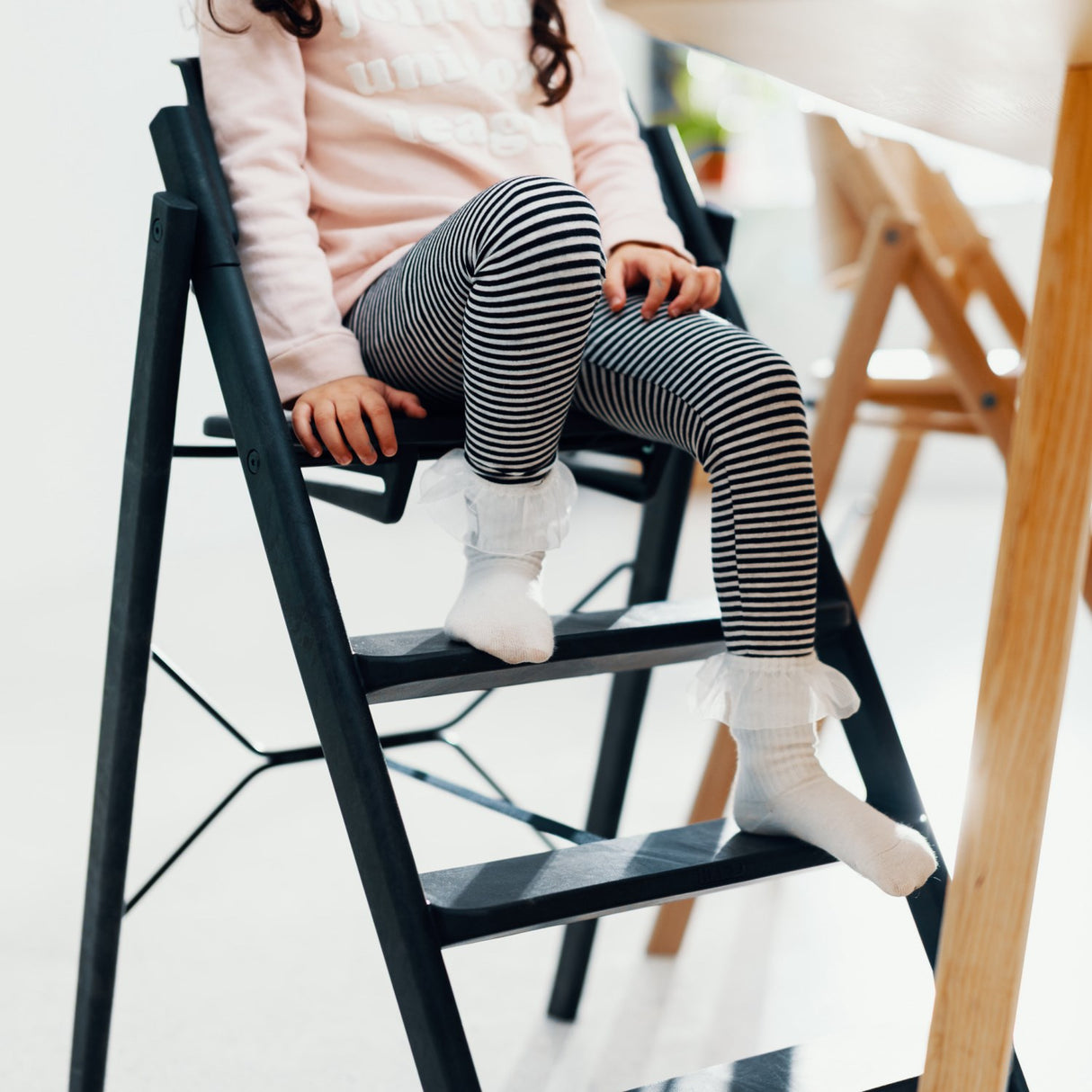 KAOS Charcoal Black Klapp Højstol Recycled