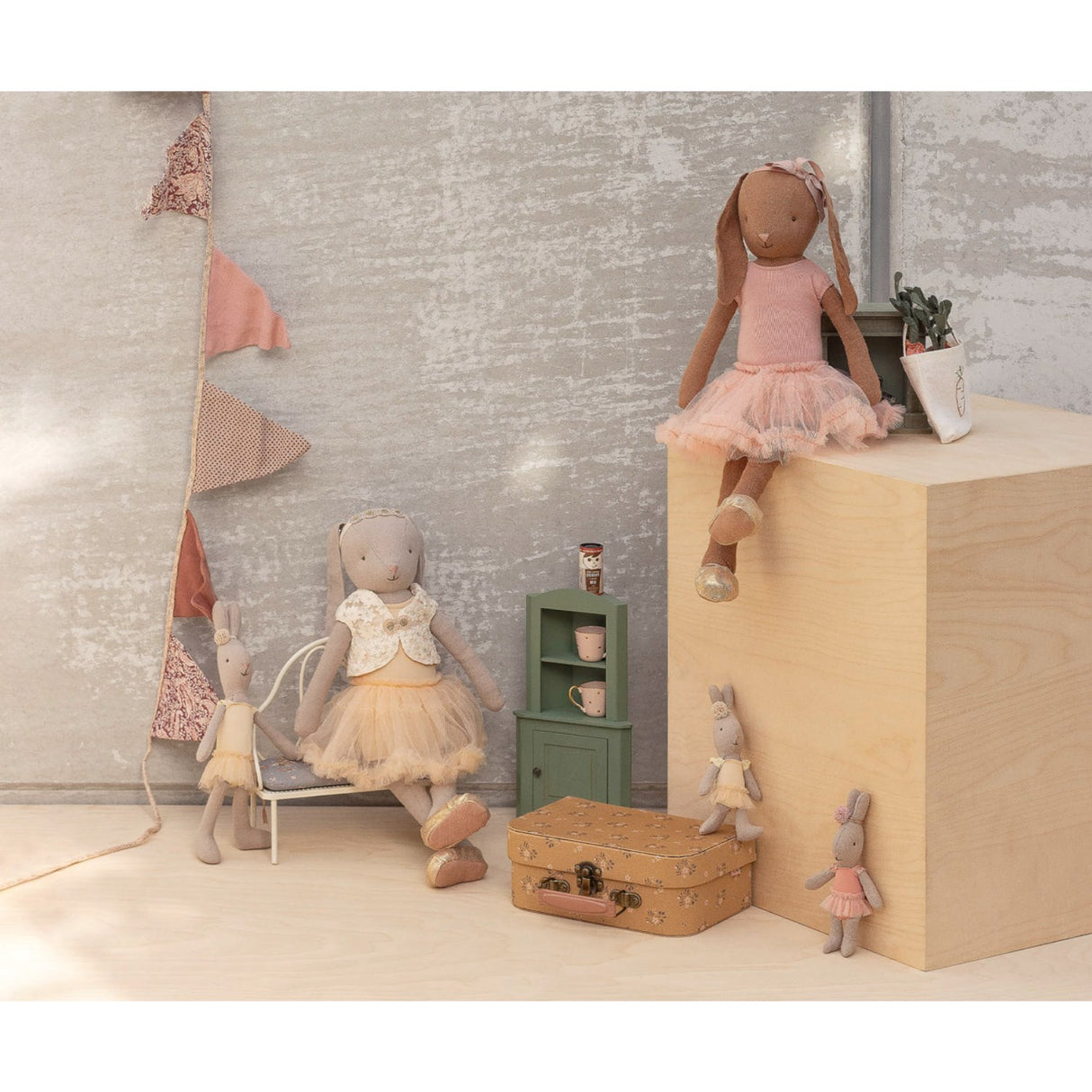 Maileg Kanin Size 3, Classic - Ballet Dragt Og Nederdel Cream