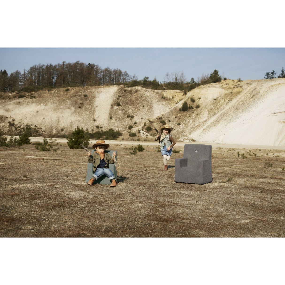 by KlipKlap Børnestol XL Brown Bouclé With Sand KK Kids Stol XL
