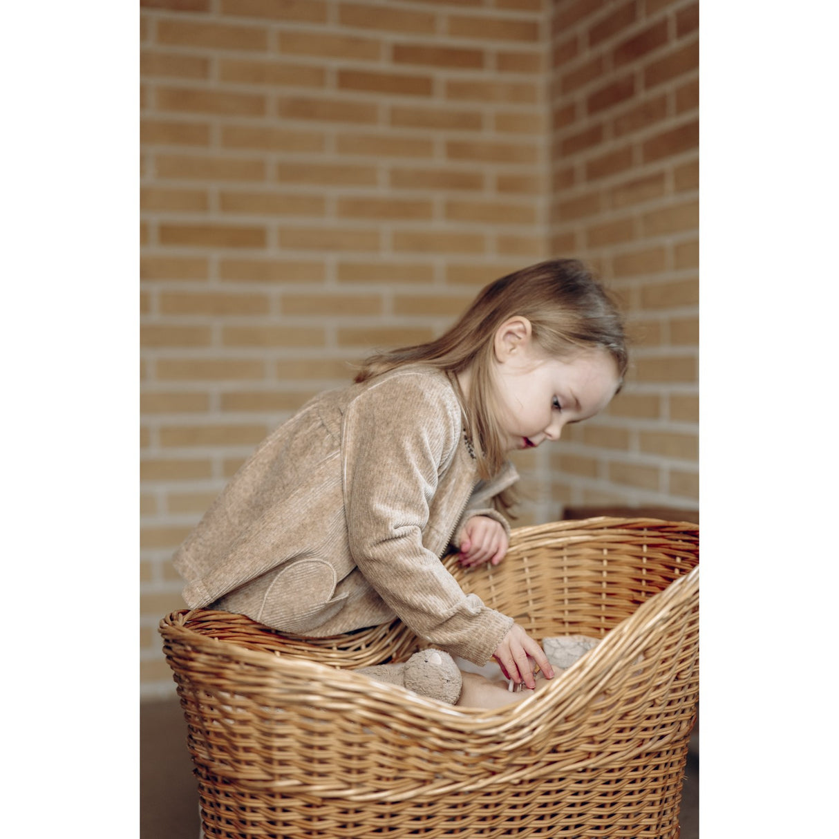 Hust & Claire Biscuit Sicillia Ottoman Velour Solid