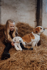 by Astrup Plyshund Med Hvalpe