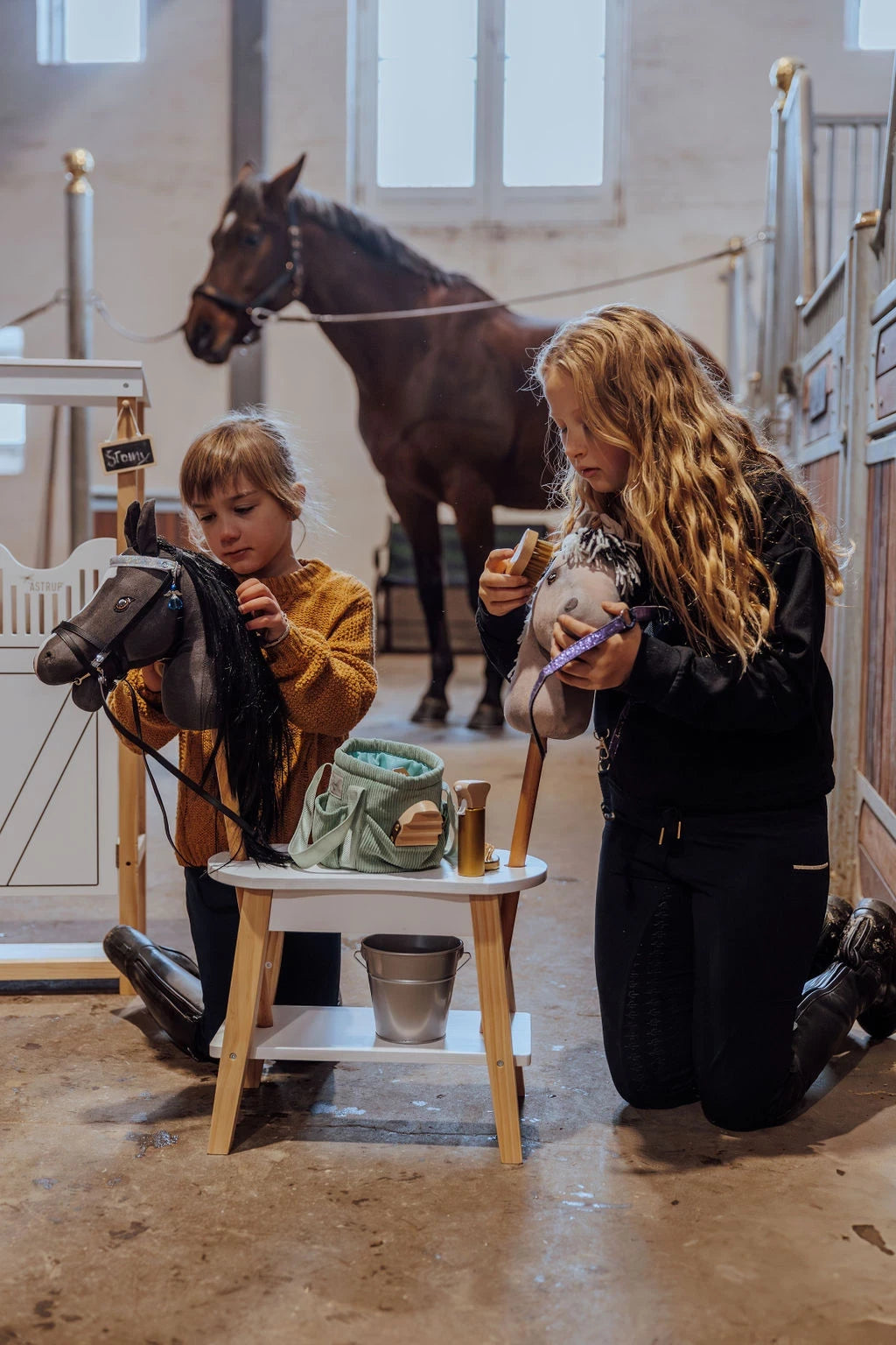 by Astrup Kæphest, Luna, Grå, Kort Mank